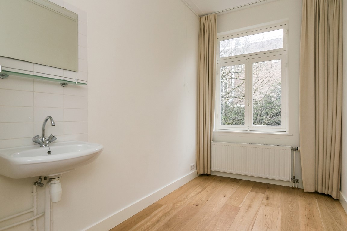 Van Tuyll van Serooskerkenweg 136-I,Amsterdam,Noord-Holland Nederland,2 Bedrooms Bedrooms,1 BathroomBathrooms,Apartment,Van Tuyll van Serooskerkenweg ,1,1175