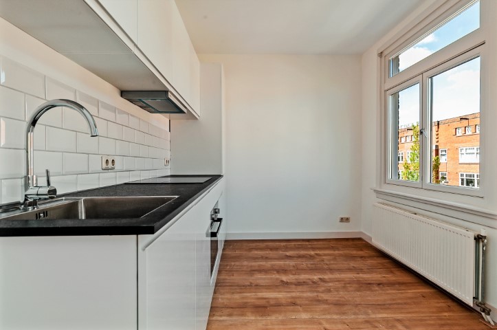 Admiraal de Ruijterweg 465 III, Amsterdam, Noord-Holland Nederland, 4 Bedrooms Bedrooms, ,2 BathroomsBathrooms,Apartment,For Rent,Admiraal de Ruijterweg,3,1274