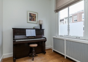 Valeriusstraat 212-II, Amsterdam, Noord-Holland Nederland, 5 Slaapkamers Slaapkamers, ,2 BadkamersBadkamers,Appartement,Huur,Valeriusstraat,2,1278