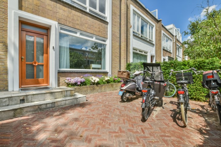 Henriette Bosmansstraat 34, Amsterdam, Noord-Holland Nederland, 5 Slaapkamers Slaapkamers, ,2 BadkamersBadkamers,Appartement,Huur,1286