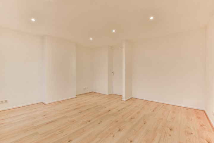 Elisabeth Wolffstraat 80 III, Amsterdam, Noord-Holland Nederland, 3 Slaapkamers Slaapkamers, ,1 BadkamerBadkamers,Appartement,Huur,Elisabeth Wolffstraat,3,1346
