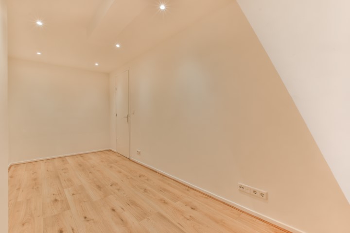 Elisabeth Wolffstraat 80 III, Amsterdam, Noord-Holland Nederland, 3 Slaapkamers Slaapkamers, ,1 BadkamerBadkamers,Appartement,Huur,Elisabeth Wolffstraat,3,1346
