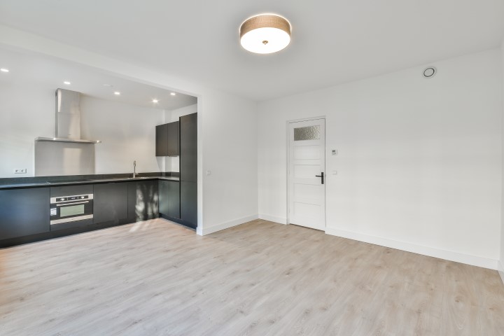 van Walbeeckstraat 46-II 1058 CT, Amsterdam, Noord-Holland Netherlands, 2 Bedrooms Bedrooms, ,1 BathroomBathrooms,Apartment,For Rent,van Walbeeckstraat 46-II,1584