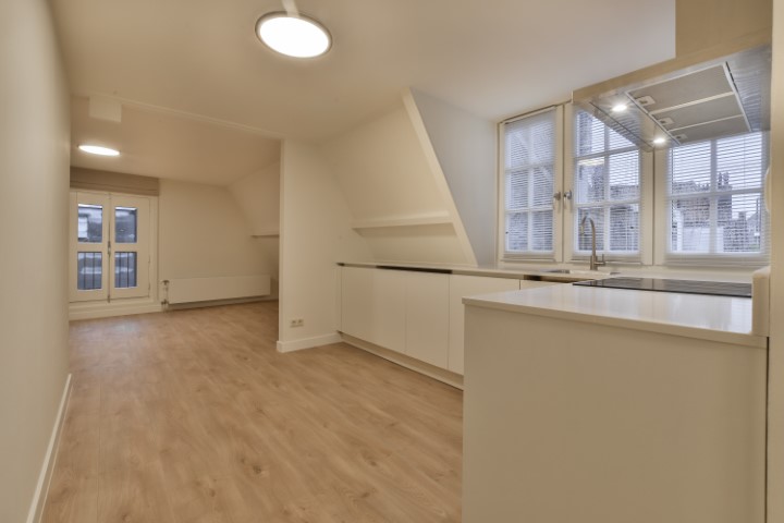 Sint Nicolaasstraat 12-C 1012 NK, Amsterdam, Noord-Holland Nederland, 2 Slaapkamers Slaapkamers, ,1 BadkamerBadkamers,Appartement,Huur,Sint Nicolaasstraat,3,1602