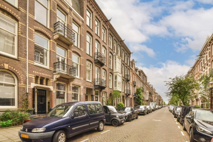 Valeriusstraat 21 1071 MC, Amsterdam, Noord-Holland Nederland, 3 Bedrooms Bedrooms, ,1 BathroomBathrooms,Apartment,For Rent,Valeriusstraat ,2,1663