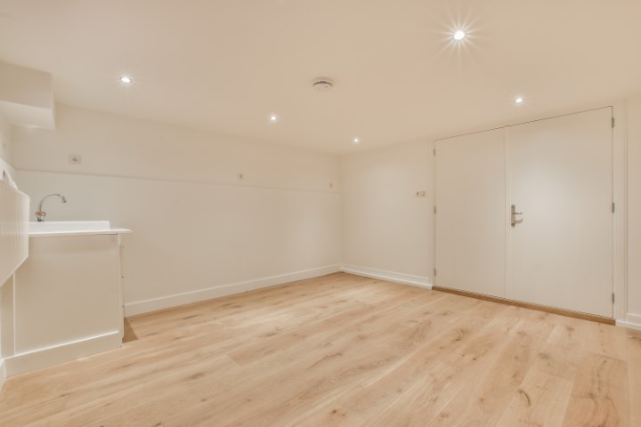 Johannes Verhulststraat 187 H, Amsterdam, Noord-Holland Netherlands, 5 Bedrooms Bedrooms, ,2 BathroomsBathrooms,Apartment,For Rent,Johannes Verhulststraat,1691