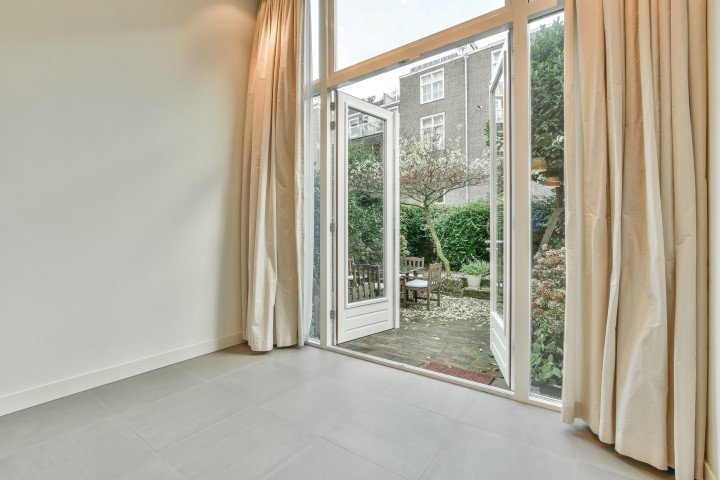 Johannes Verhulststraat 193 H 1075 HA, Amsterdam, Noord-Holland Nederland, 4 Slaapkamers Slaapkamers, ,3 BadkamersBadkamers,Appartement,Huur,Johannes Verhulststraat ,1707