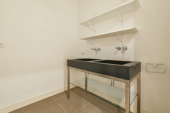 Johannes Verhulststraat 193 H 1075 HA, Amsterdam, Noord-Holland Nederland, 4 Slaapkamers Slaapkamers, ,3 BadkamersBadkamers,Appartement,Huur,Johannes Verhulststraat ,1707