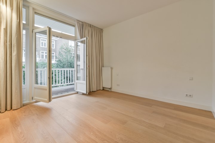 Johannes Verhulststraat 193 H 1075 HA, Amsterdam, Noord-Holland Nederland, 4 Slaapkamers Slaapkamers, ,3 BadkamersBadkamers,Appartement,Huur,Johannes Verhulststraat ,1707