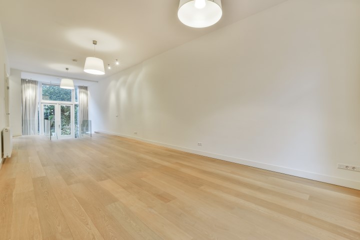 Johannes Verhulststraat 193 H 1075 HA, Amsterdam, Noord-Holland Nederland, 4 Slaapkamers Slaapkamers, ,3 BadkamersBadkamers,Appartement,Huur,Johannes Verhulststraat ,1707