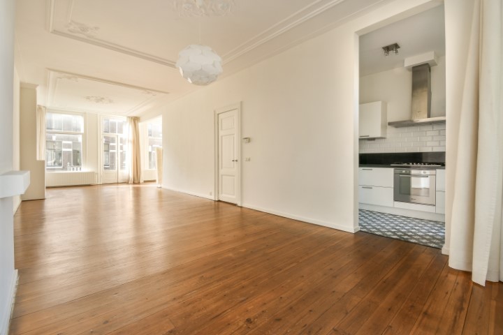 Valeriusstraat 60-2 1071ML, Amsterdam, Noord-Holland Nederland, 3 Slaapkamers Slaapkamers, ,1 BadkamerBadkamers,Appartement,Huur,Valeriusstraat ,1709