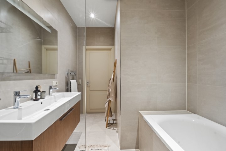 Singel 72 C 1015 AC, Amsterdam, Noord-Holland Nederland, 2 Bedrooms Bedrooms, ,1 BathroomBathrooms,Apartment,For Rent,Singel,1,1716