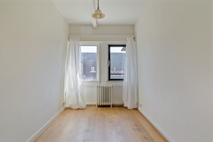 Courbetstraat 20 1077 ZT, Amsterdam, Noord-Holland Nederland, 4 Slaapkamers Slaapkamers, 0 ,2 BadkamersBadkamers,Appartement,Huur,Courbetstraat ,2,1734